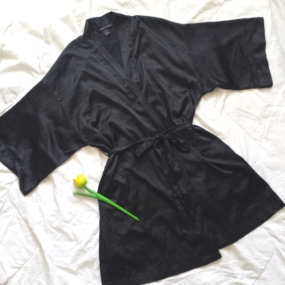 Victoria's Secret Black Satin Short Robe Sz S/M - Picture 3 of 11